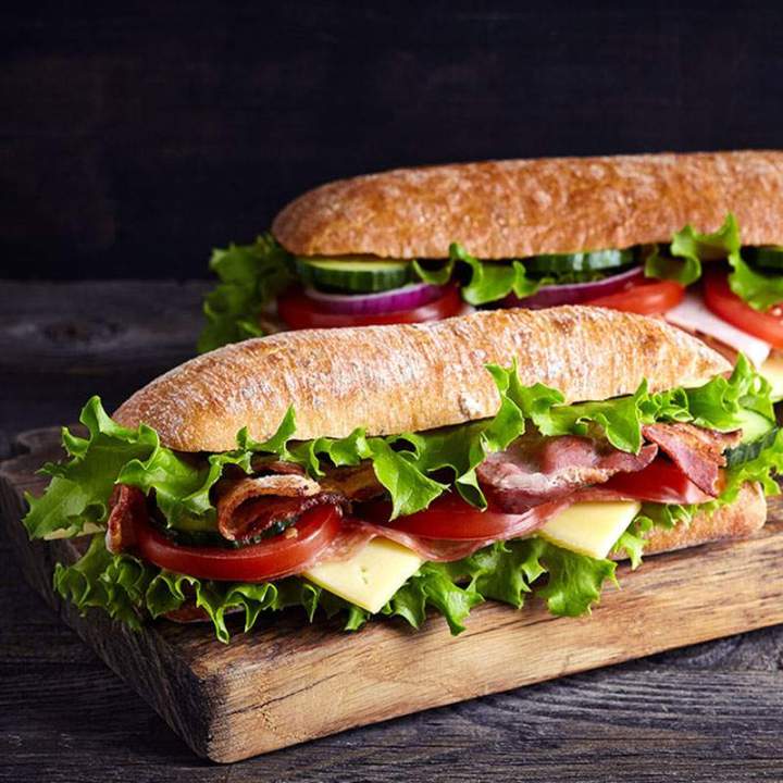 Des sandwichs et paninis variés pour une pause gourmande